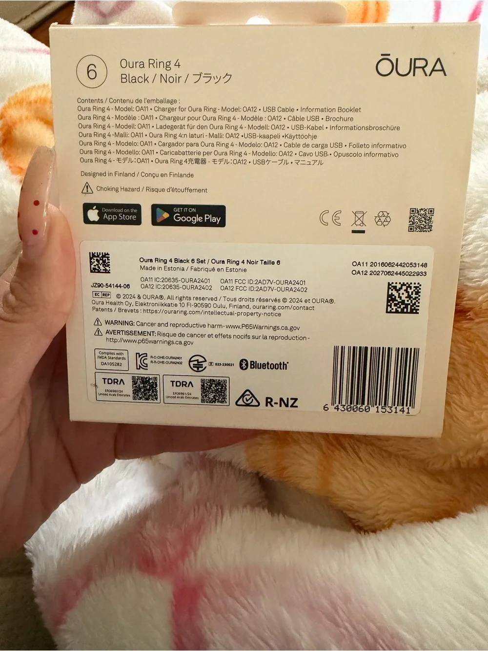 Oura Ring 4 Packaging - Black and White